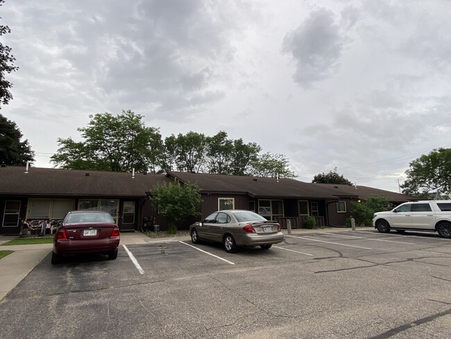 Rustic Manor in Rosholt, WI - Foto de edificio - Building Photo