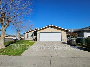 1402 Laguna Cir in Stockton, CA - Building Photo - Building Photo