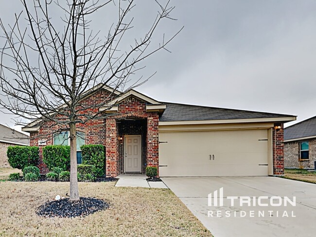 3025 Iris Dr in Lancaster, TX - Building Photo - Building Photo