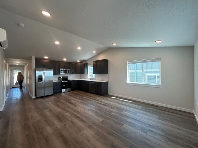 3080 SW 46th St in Redmond, OR - Building Photo - Building Photo
