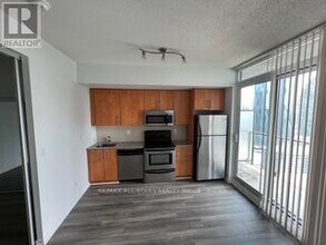 55-3355 Bremner Blvd in Toronto, ON - Building Photo - Building Photo