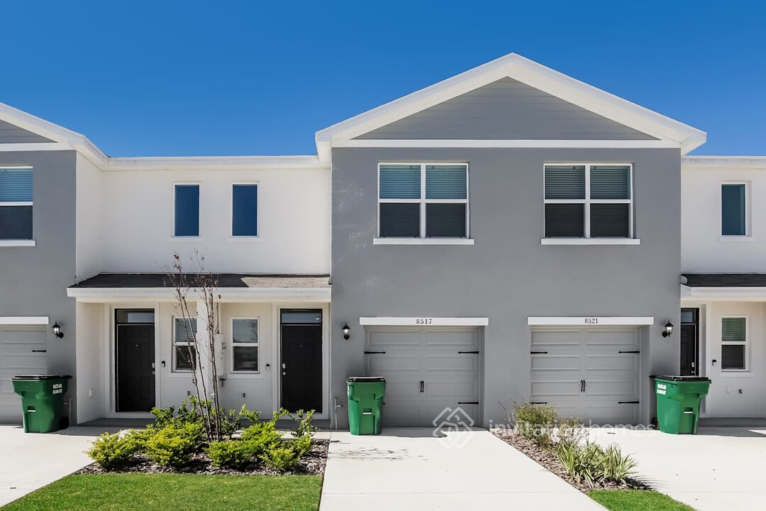 8517 Alpine Mdw Ln in Wesley Chapel, FL - Foto de edificio