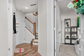 1432 Winding Stream Rd in Charlotte, NC - Building Photo - Building Photo