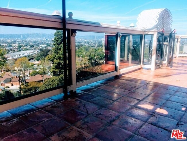 5417 Weatherford Dr in Los Angeles, CA - Building Photo - Building Photo