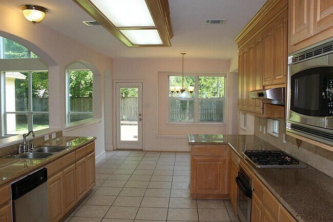 11110 Sherwood Garden Dr in Houston, TX - Building Photo - Building Photo