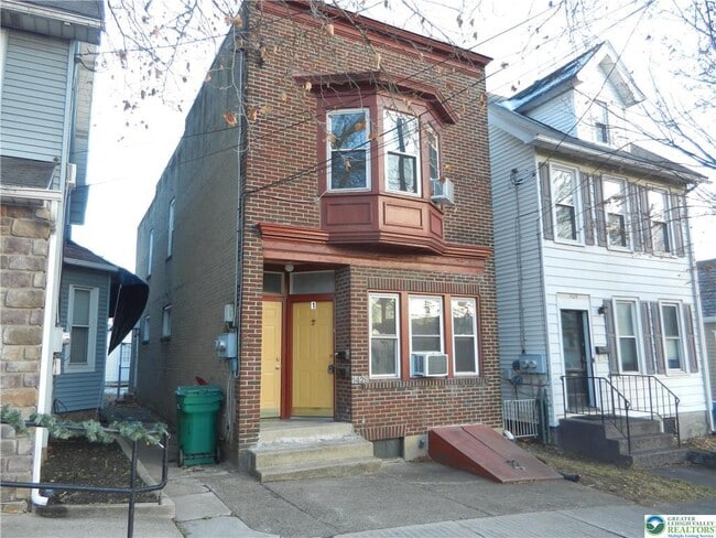 property at 1428 Center St