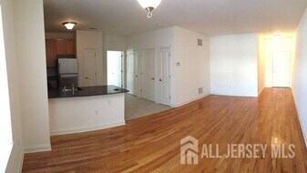 454 Gawron Ct in Sayreville, NJ - Building Photo