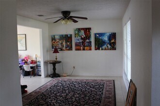 7063 River Garden Dr in Houston, TX - Foto de edificio - Building Photo