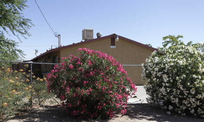 15010 Sequoia Ave in Hesperia, CA - Building Photo - Building Photo