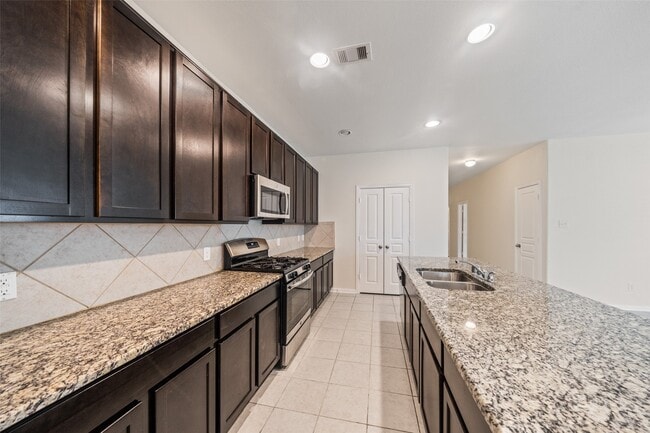 property at 2516 Pearl Ct