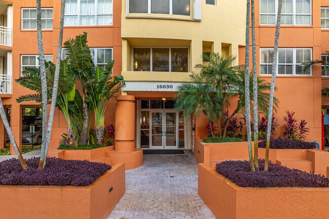 Vacation Village Sandpiper 1 in Weston, FL - Building Photo - Building Photo