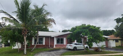 5260 SW 9th St in Plantation, FL - Building Photo - Building Photo