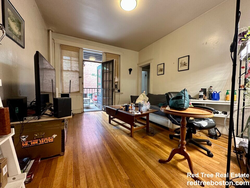 25 Mount Hood Rd, Unit 3 in Boston, MA - Building Photo