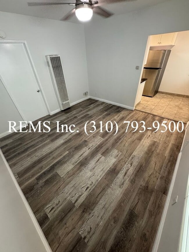 property at 907 Manhattan Ave