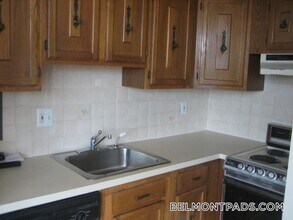 125 Trapelo Rd, Unit 34 in Belmont, MA - Building Photo - Building Photo