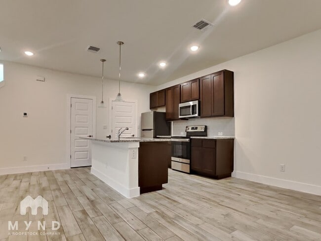 407 Parkline Dr