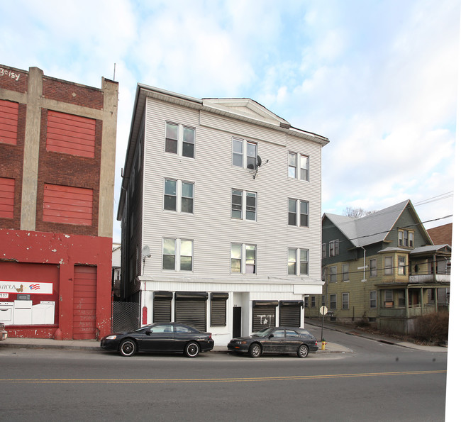 138 Cherry St in Waterbury, CT - Foto de edificio - Building Photo