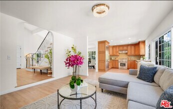 26065 Redbluff Dr in Calabasas, CA - Building Photo - Building Photo