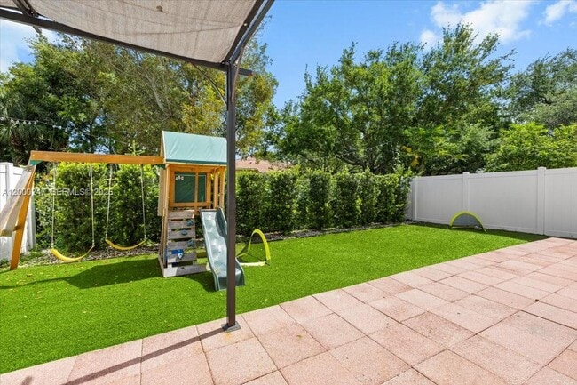 15385 SW 51st St in Davie, FL - Building Photo - Building Photo