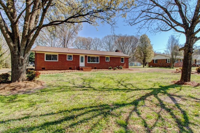 1408 Delview Rd in Cherryville, NC - Building Photo - Building Photo