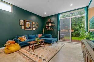 745 Apgar St in Oakland, CA - Building Photo