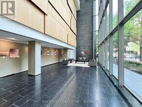 33-1133 Charles St E in Toronto, ON - Building Photo - Building Photo