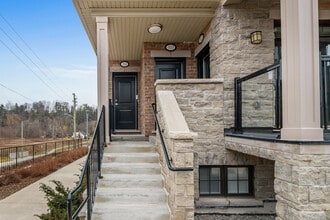 199 Pine Grove Rd in Vaughan, ON - Building Photo - Building Photo