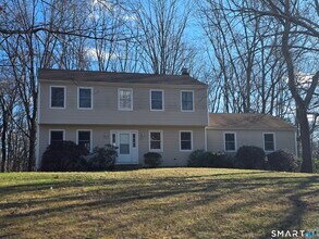 25 Brook Pine Dr in Shelton, CT - Building Photo - Building Photo