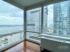 620 W 42nd St in New York, NY - Building Photo