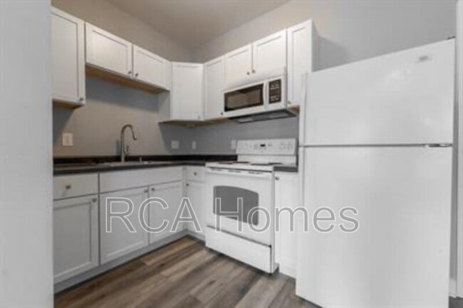 property at 2831 N Kenwood Ave