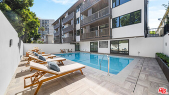 153 San Vicente Blvd in Santa Monica, CA - Building Photo