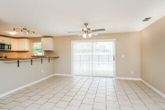 749 SW 5th Terrace in Cape Coral, FL - Foto de edificio - Building Photo