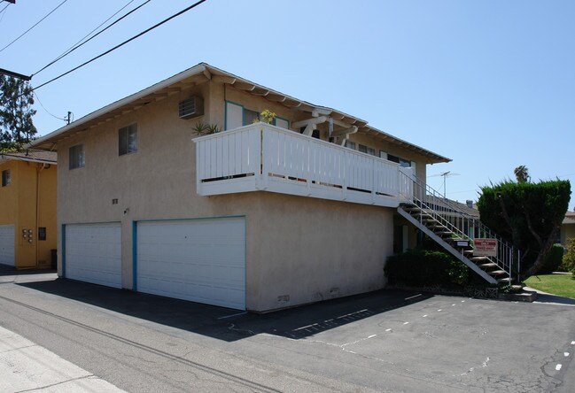 7651 Amazon Dr in Huntington Beach, CA - Building Photo - Building Photo