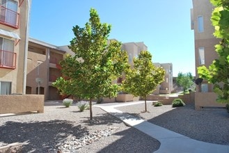 Enchanted Vista Apartments in Rio Rancho, NM - Foto de edificio - Building Photo