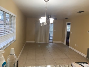 8071 Country Rd in Ft. Myers, FL - Foto de edificio - Building Photo