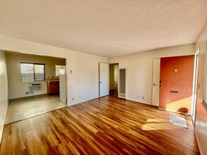 287 E Elm St in Bishop, CA - Building Photo - Building Photo