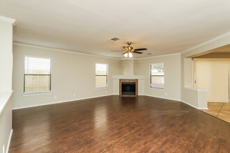 9511 Winding Elm Pl in San Antonio, TX - Building Photo - Building Photo