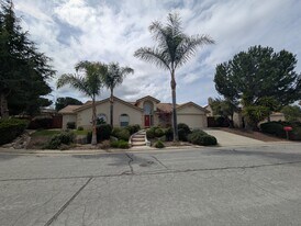 520 Bobbys Ln in Hollister, CA - Building Photo