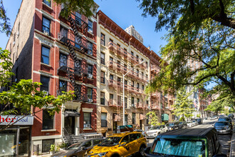 244-246 E 90th St in New York, NY - Building Photo - Building Photo