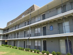 Crescent Ridge Apartments in Irving, TX - Building Photo - Building Photo