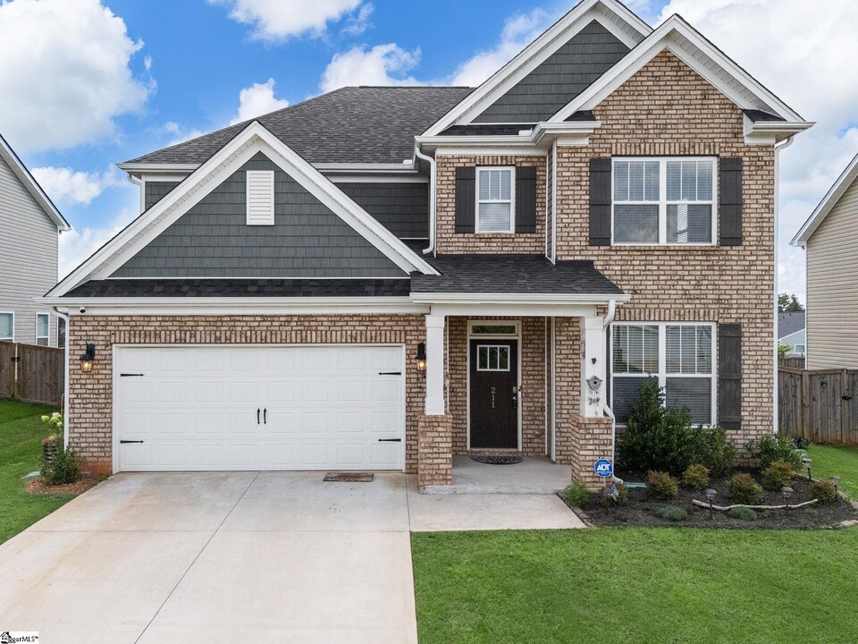 211 Pollyanna Dr in Greenville, SC - Building Photo
