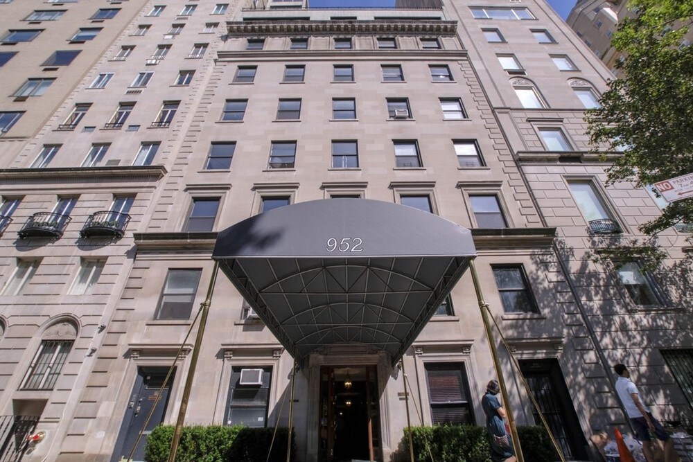 952 5th Ave in New York, NY - Building Photo