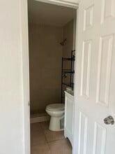 5731 Flagler Street # 3, Unit # 1 in Hollywood, FL - Foto de edificio - Building Photo