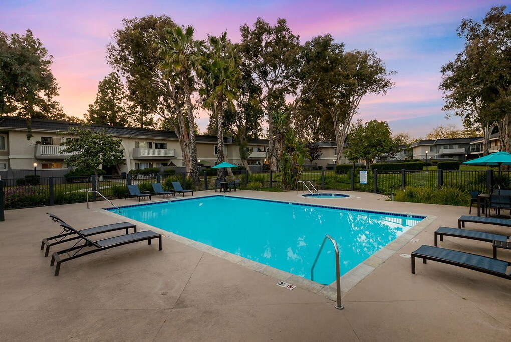 Hillcrest Park in Newbury Park, CA - Building Photo