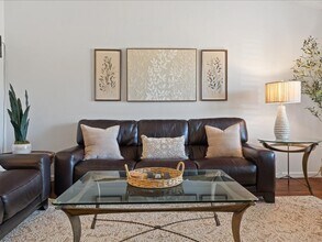 349 Almond Way in Healdsburg, CA - Building Photo - Building Photo