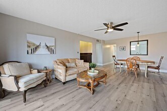 403 NW 68th Ave, Unit 517 in Plantation, FL - Building Photo - Building Photo