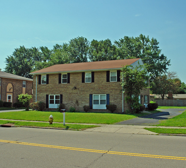 2062 Hewitt Ave in Dayton, OH - Building Photo - Building Photo