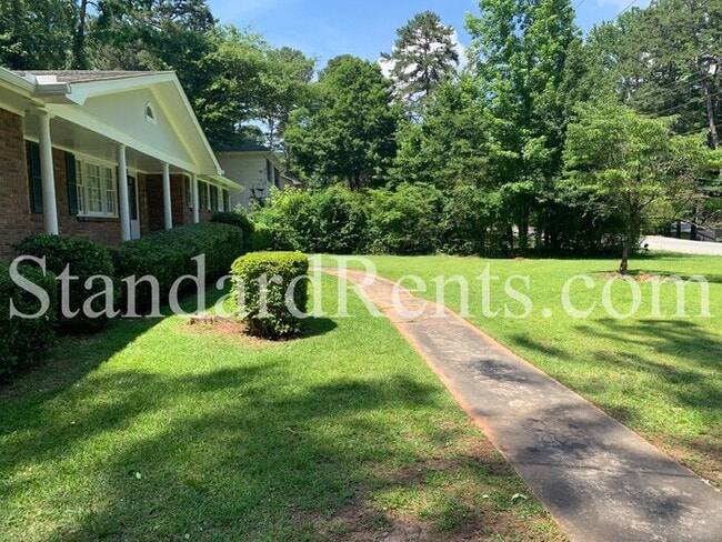 563 Rowland Rd in Stone Mountain, GA - Building Photo - Building Photo