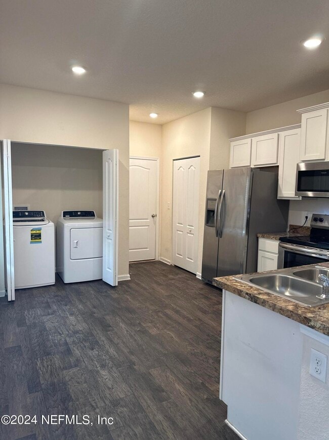 8053 Echo Springs Rd in Jacksonville, FL - Foto de edificio - Building Photo