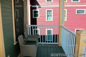 118 Holland St, Unit 2R in Somerville, MA - Foto de edificio - Building Photo